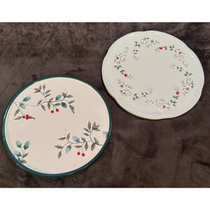 Pfaltzgraff Winterberry Lot of 2 Trivets Holiday Christmas stoneware ceramic